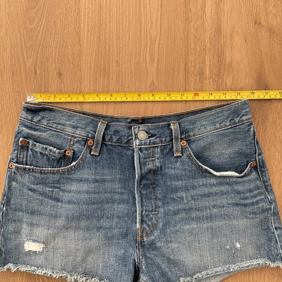 Levi’s Shorts Women 30 Waist 501 Original Fit High Rise Denim Blue Button Fly - Picture 8 of 14